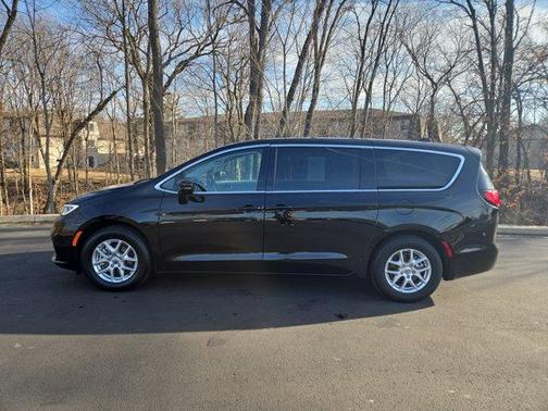 2024 Chrysler Pacifica Touring-L