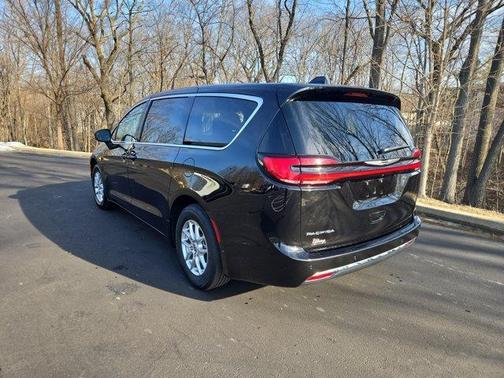 2024 Chrysler Pacifica Touring-L