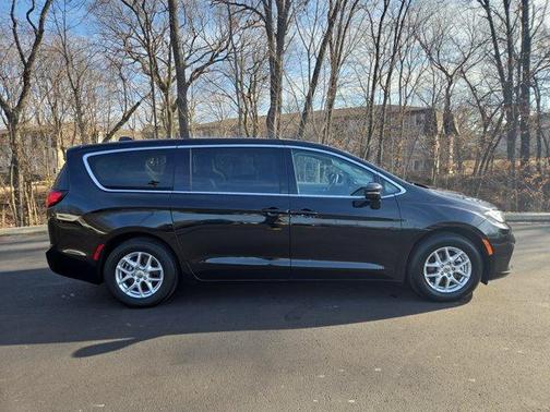 2024 Chrysler Pacifica Touring-L