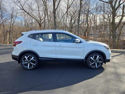2022 Nissan Rogue Sport SL