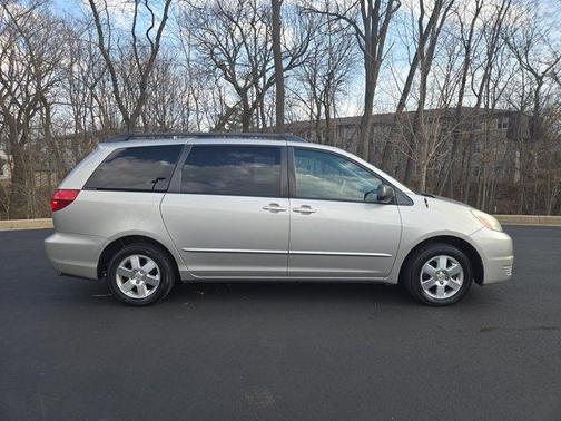 2005 Toyota Sienna LE