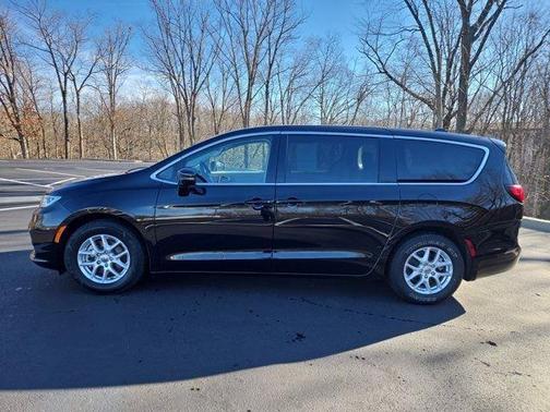 Diamond Black 2024 Chrysler Pacifica Touring-L