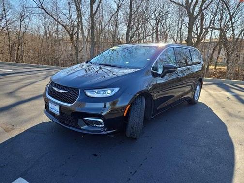 2024 Chrysler Pacifica Touring-L