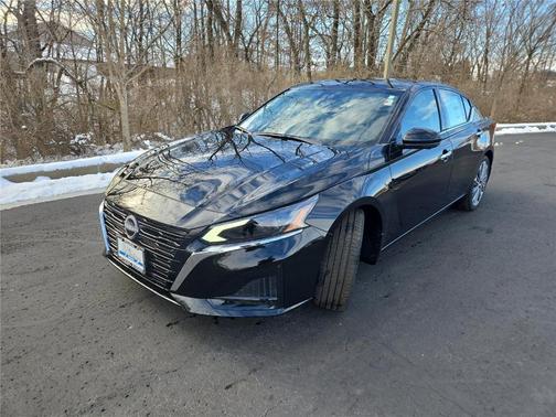 Black 2025 Nissan Altima SL