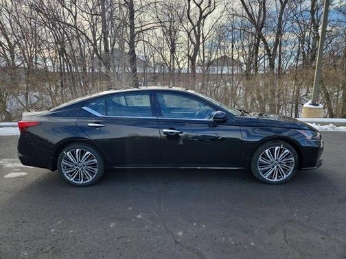 2025 Nissan Altima SL