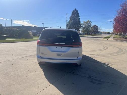 2024 Chrysler Pacifica Touring-L