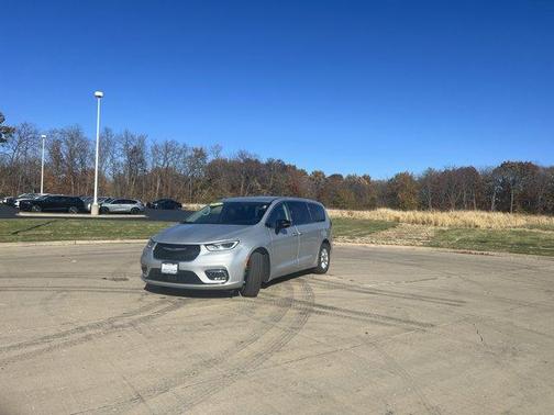 2024 Chrysler Pacifica Touring-L