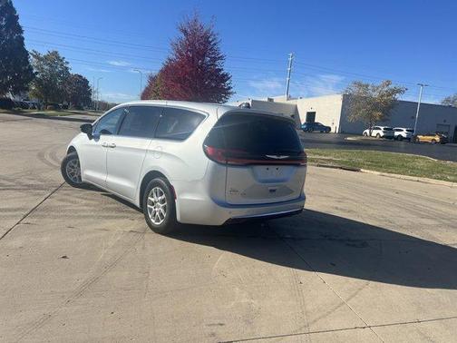 2024 Chrysler Pacifica Touring-L