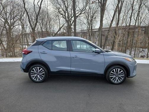 2022 Nissan Kicks SV