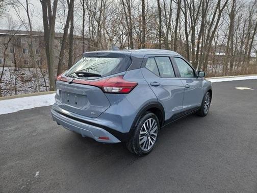 2022 Nissan Kicks SV