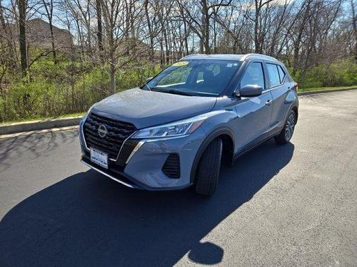 Boulder Gray Pearl 2023 Nissan Kicks SV