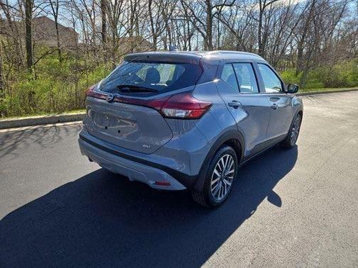 Boulder Gray Pearl 2023 Nissan Kicks SV