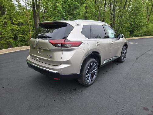 Champagne Silve 2026 Nissan Rogue Platinum