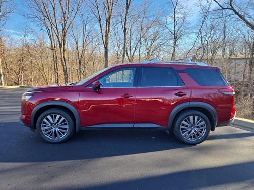 2023 Nissan Pathfinder SL