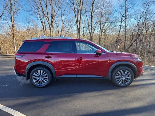 2023 Nissan Pathfinder SL