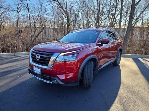 2023 Nissan Pathfinder SL