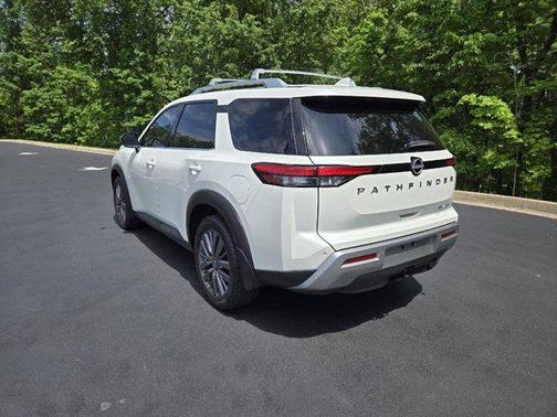 White 2023 Nissan Pathfinder SL