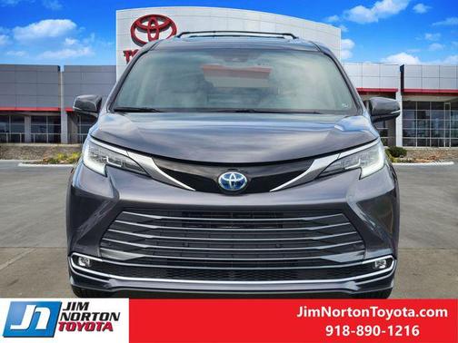 2025 Toyota Sienna Limited