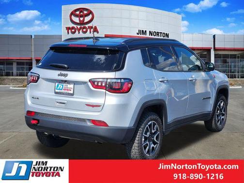 Silver Zynith Metallic Clearcoat 2025 Jeep Compass Trailhawk