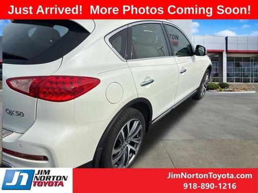Majestic White 2017 INFINITI QX50 Base