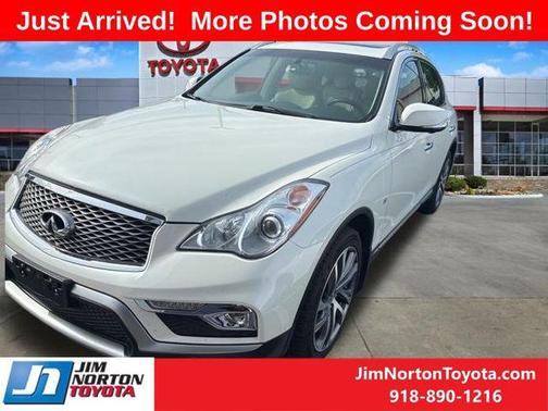 Majestic White 2017 INFINITI QX50 Base