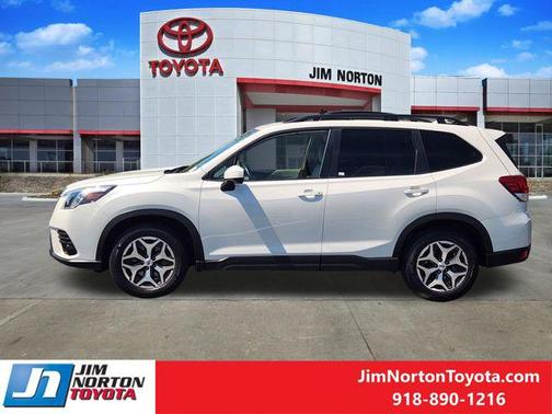 Crystal White Pearl 2023 Subaru Forester Premium