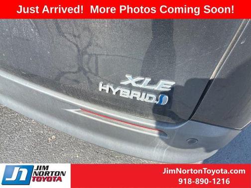 Midnight Black Metallic 2022 Toyota Sienna XLE