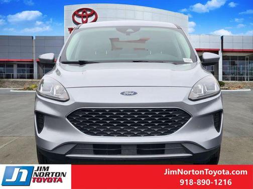 Iconic Silver Metallic 2021 Ford Escape SE