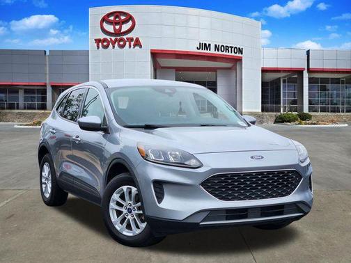 Iconic Silver Metallic 2021 Ford Escape SE