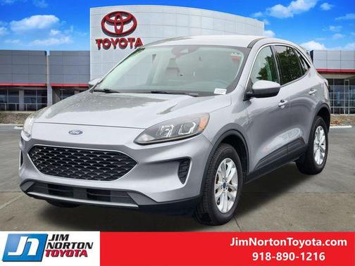 Iconic Silver Metallic 2021 Ford Escape SE