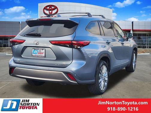 2023 Toyota Highlander Platinum