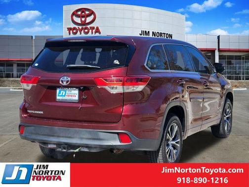 2017 Toyota Highlander LE