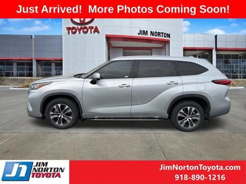 Celestial Silver Metallic 2020 Toyota Highlander XLE