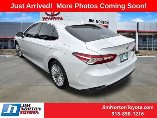 Super White 2020 Toyota Camry XLE