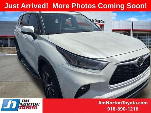Blizzard Pearl 2021 Toyota Highlander XLE