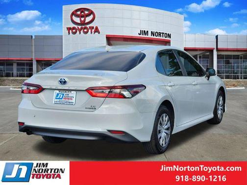 Ice 2023 Toyota Camry LE