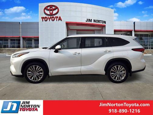 2022 Toyota Highlander Platinum