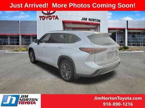 2022 Toyota Highlander Platinum