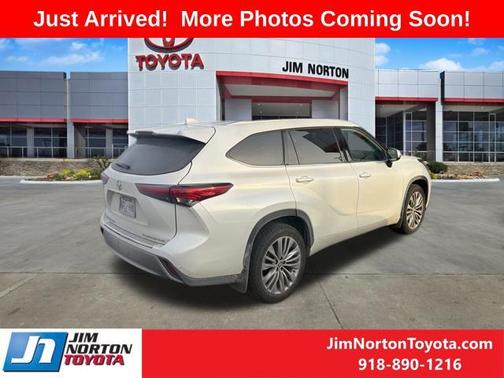 2022 Toyota Highlander Platinum