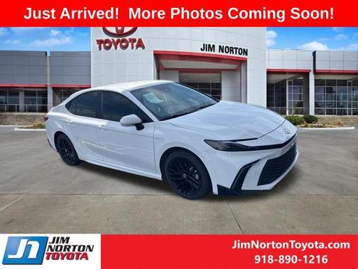 Wind Chill Pearl 2025 Toyota Camry SE