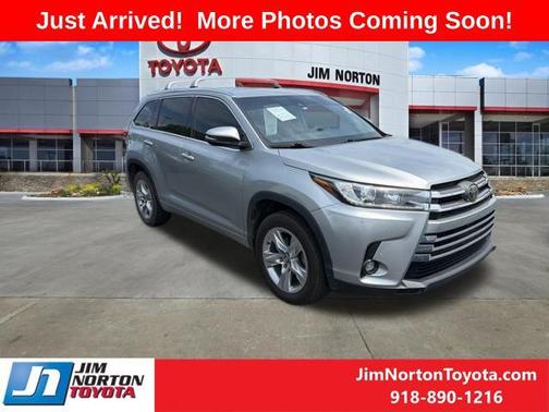 Celestial Silver Metallic 2019 Toyota Highlander Limited