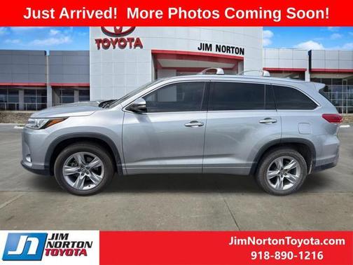 Celestial Silver Metallic 2019 Toyota Highlander Limited