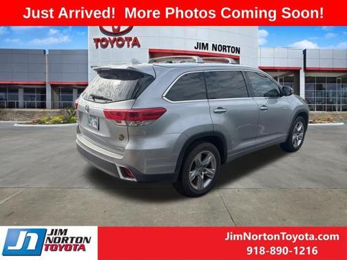 Celestial Silver Metallic 2019 Toyota Highlander Limited