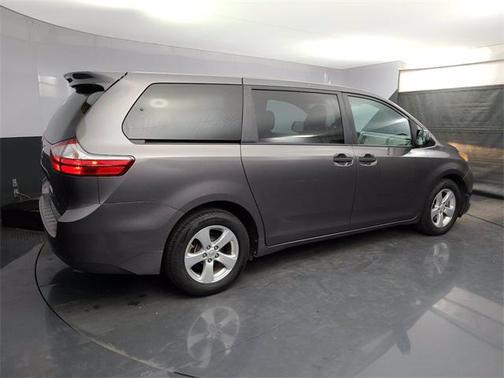 2017 Toyota Sienna SE