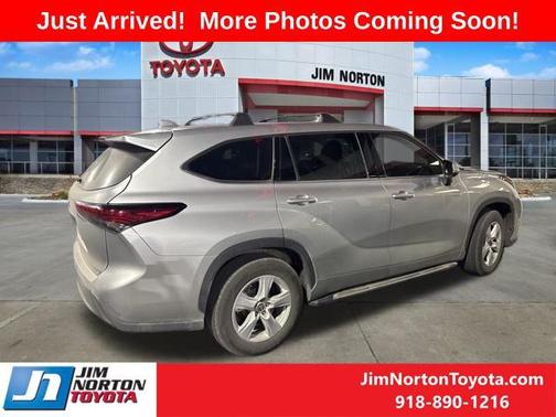 2021 Toyota Highlander LE
