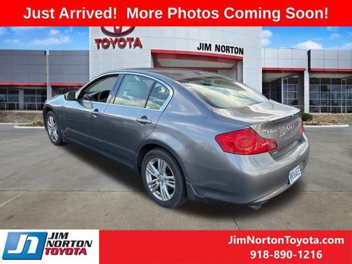 2015 INFINITI Q40 Base