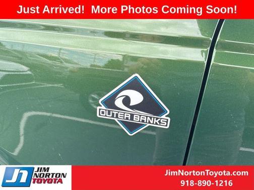 Eruption Green Metallic 2023 Ford Bronco Outer Banks