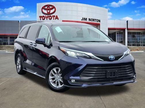 2025 Toyota Sienna XLE