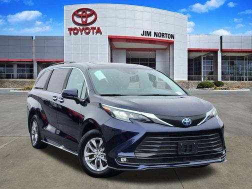 2025 Toyota Sienna XLE