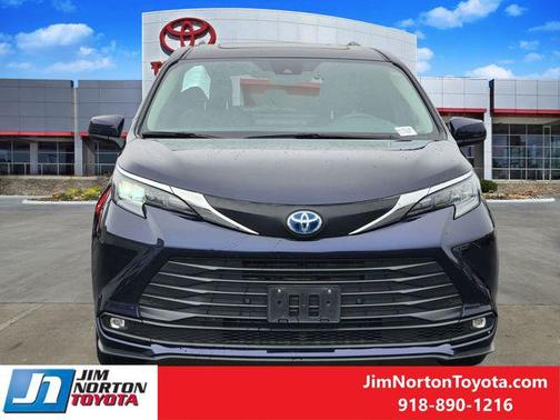 2025 Toyota Sienna XLE